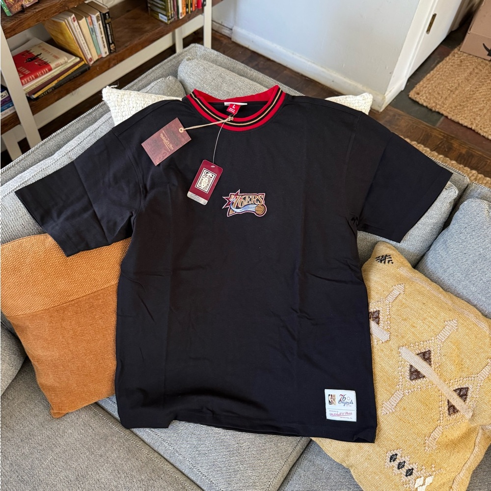 Mitchell & Ness 76ers Vintage Logo Tee Large NWT